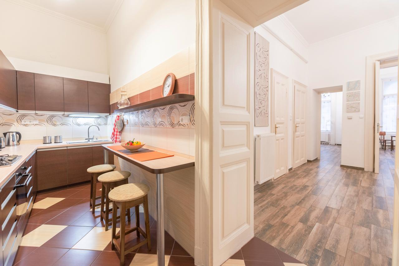 Family And Friends Apartment Budapest Luaran gambar