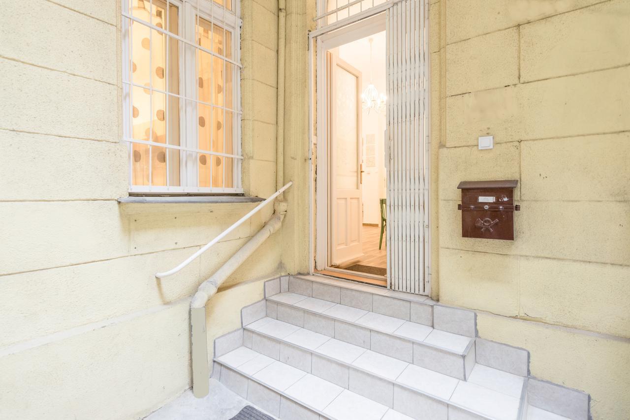 Family And Friends Apartment Budapest Luaran gambar