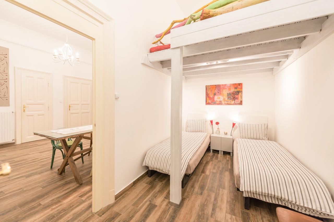 Family And Friends Apartment Budapest Luaran gambar